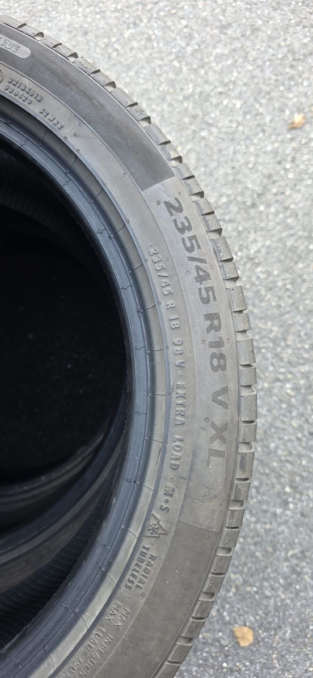 Continental Pneumatici & Ruote complete: Winterpneu 235/45/R18 M+S – Usato da herzogenbuchsee venduto da jamma01 2