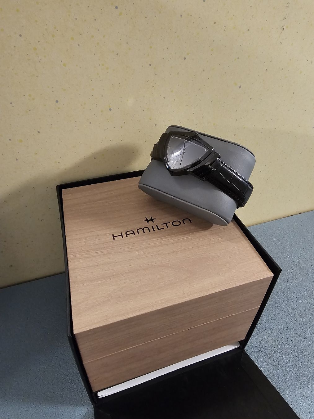 Hamilton Uhren: Hamilton Ventura  Neu – Neu und originalverpackt aus Thun von Thuno6 3