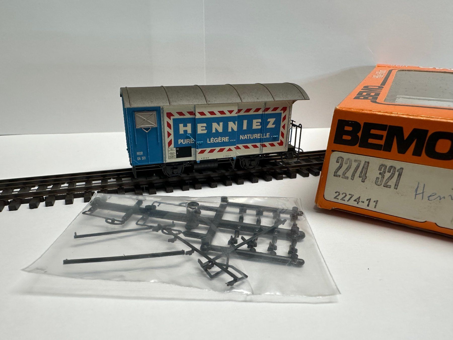 Bemo Modellini di ferrovie: Bemo - MOB Gk 511 - Gedeckter Güterwagen "Henniez" – Usato da Domat/Ems venduto da mmx4001 3