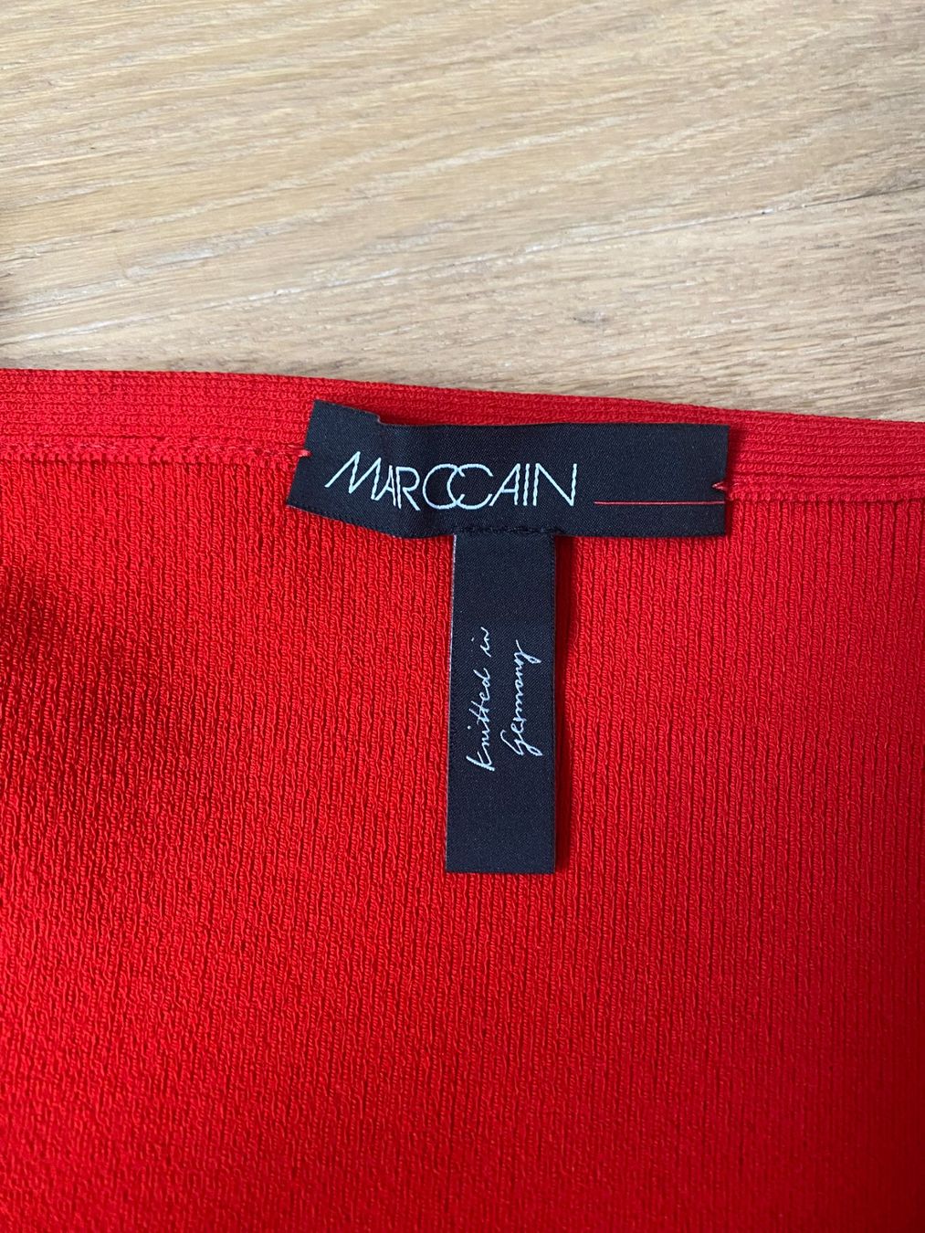 Marc Cain Top: Marc Cain Kurztop in Rot, Gr. N6 oder D44, neuwertig – Nuovo (secondo la descrizione) da Regensdorf venduto da Pointer2009 3