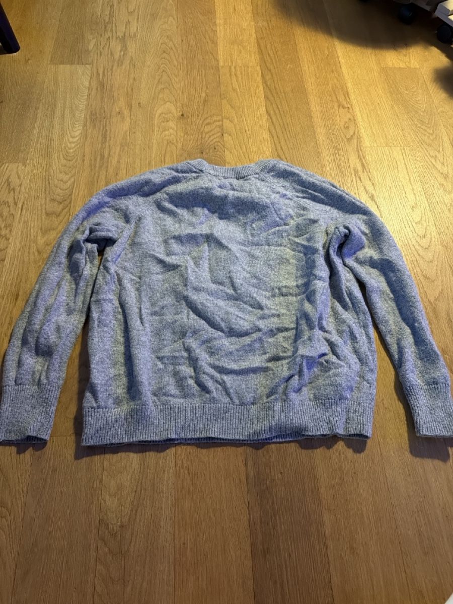 H&M Maglioni & Felpe: H&M Pullover mit Parfummotiv, grau, Grösse M – Usato da Stäfa venduto da Waykana15 3