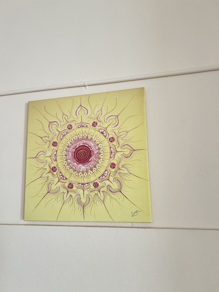 Poster & Bilder: Gelb/rosa Mandala-Bild – Gebraucht aus Biel-Benken BL von tan_62q6