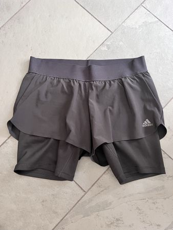 Adidas kurze Hosen, Grösse M, wenig benutzt