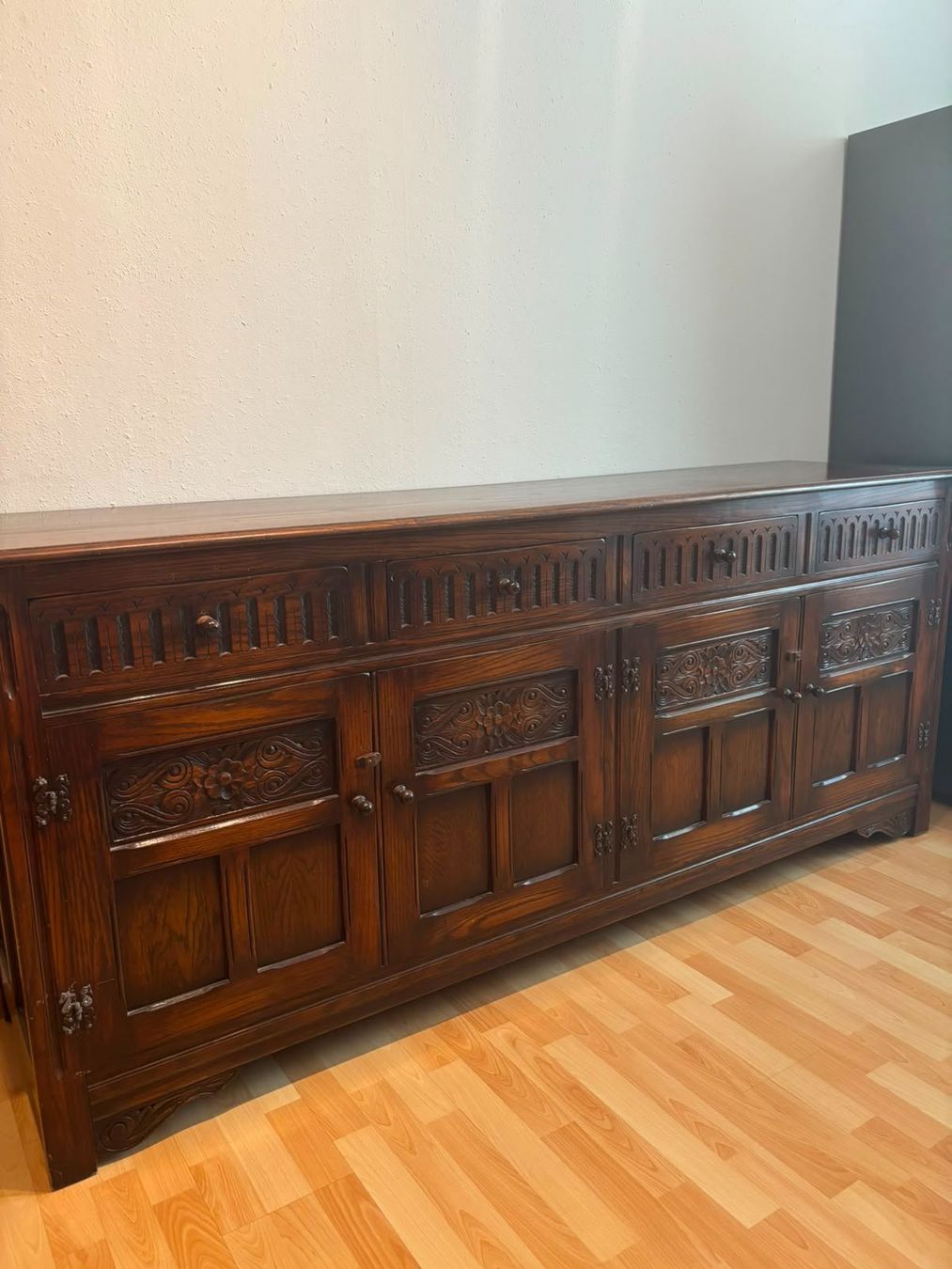 Set di tavolo e panche: Massiver Eichenholz Esszimmer-Set-Buffet, Tisch und 6 Stühle – Usato da Gelterkinden venduto da pbo_9qq5