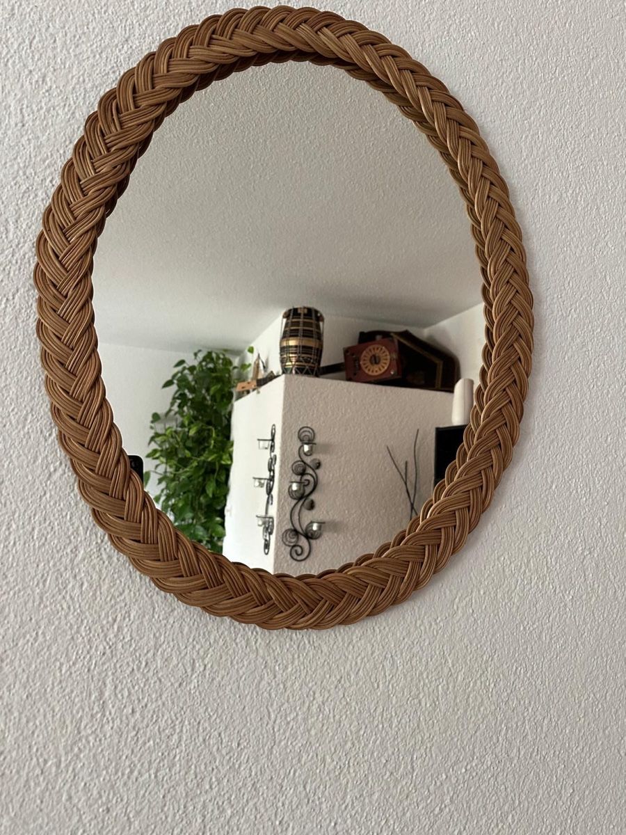 Specchi: Oval mirror braided rattan frame good condition – Usato da Moosseedorf venduto da ram_c65w