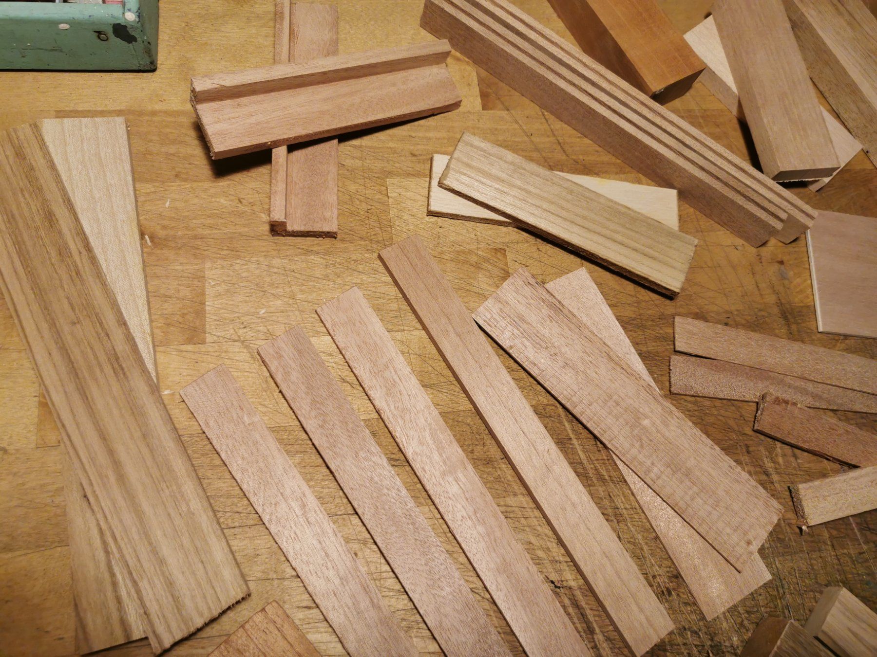 Articles en bois: Zedern Holz Klötze / Holzreste – D'occasion à Wetzikon ZH par Tothart 2