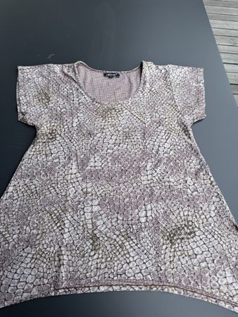 T-Shirt in Schlangenoptik