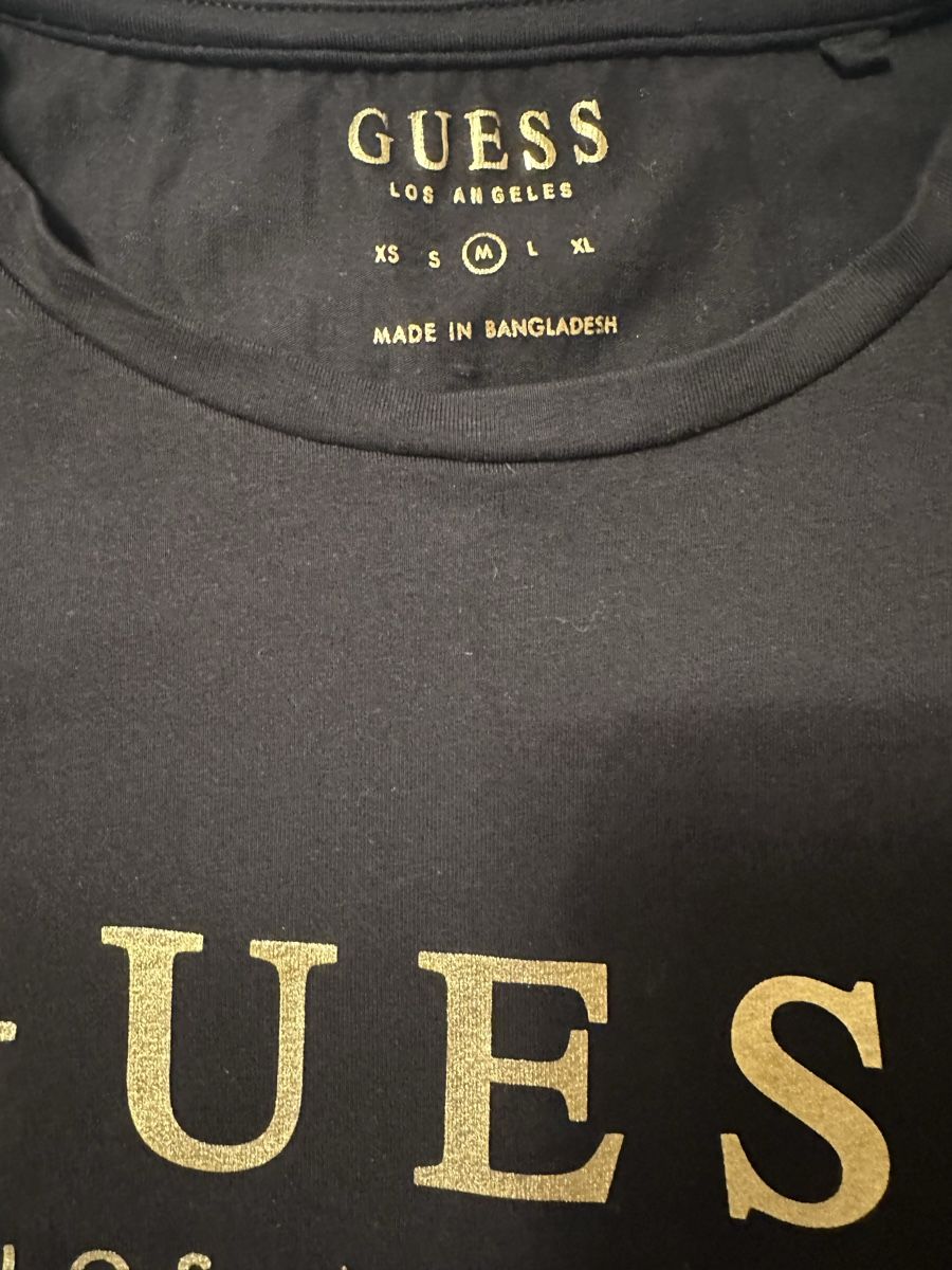 Guess T-Shirts: 2 stk.Guess T-Shirt Gr:M – Neu (gemäss Beschreibung) aus Sevelen von Stopglobal. 3