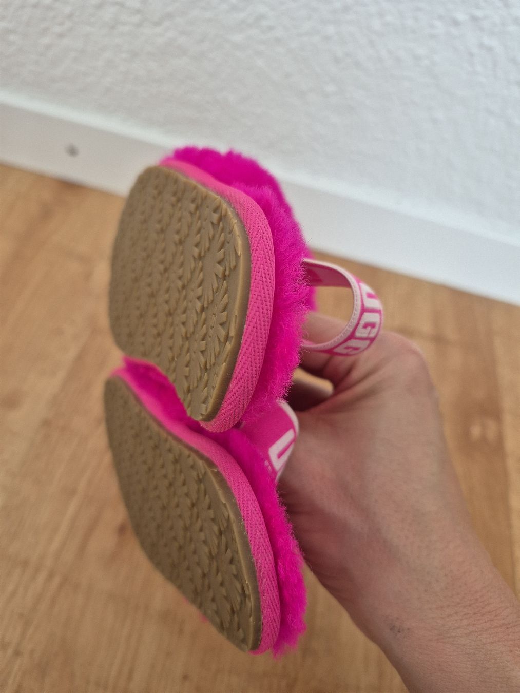 Ugg Scarpe per ragazze: ugg gr. 25 – Usato da Spiez venduto da V.H.K. 2