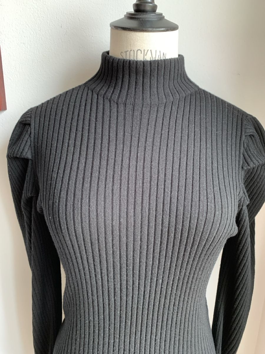 Akris Pulls & Sweat-shirts: AKRIS: Schwarzer Rollkragenpullover mit Puffärmel, 36 – D'occasion à Luzern par designluzern 1