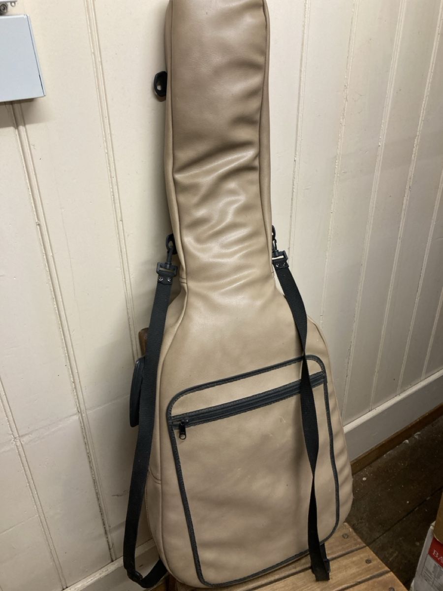 Strumenti musicali: Gitarre – Usato da Schwanden GL venduto da bait04 2