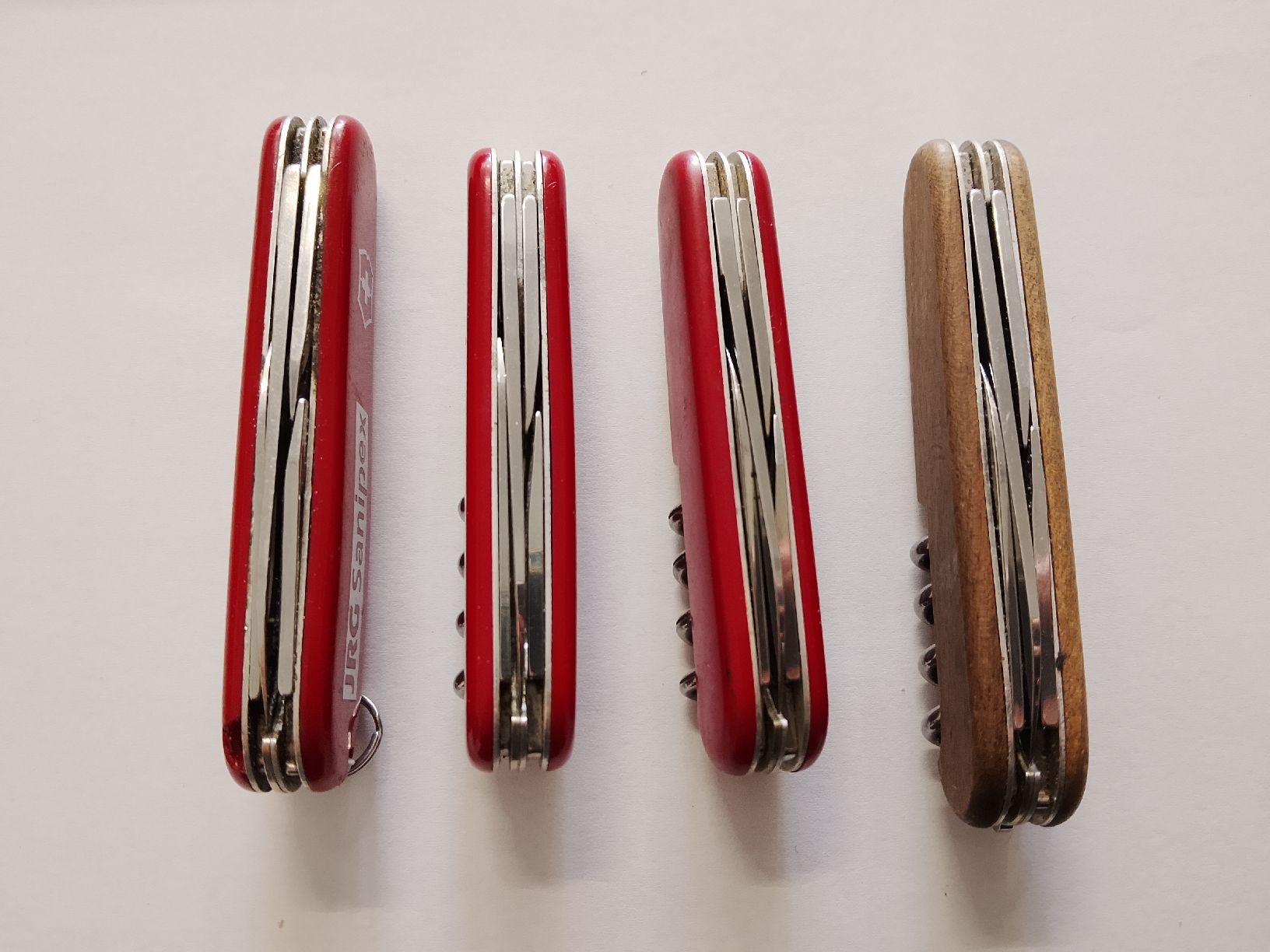 Victorinox Taschenmesser: 4 x Victorinox Sackmesser  – Gebraucht aus Biel/Bienne von Vintage-timearts 2