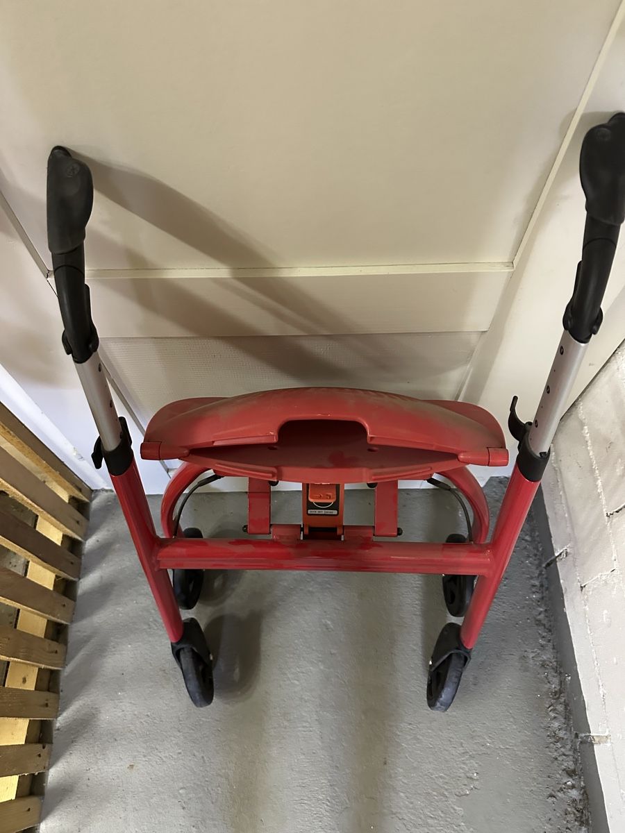 Ausili per la deambulazione: Rollator bequem  – Usato da Bützberg venduto da Chisco 2