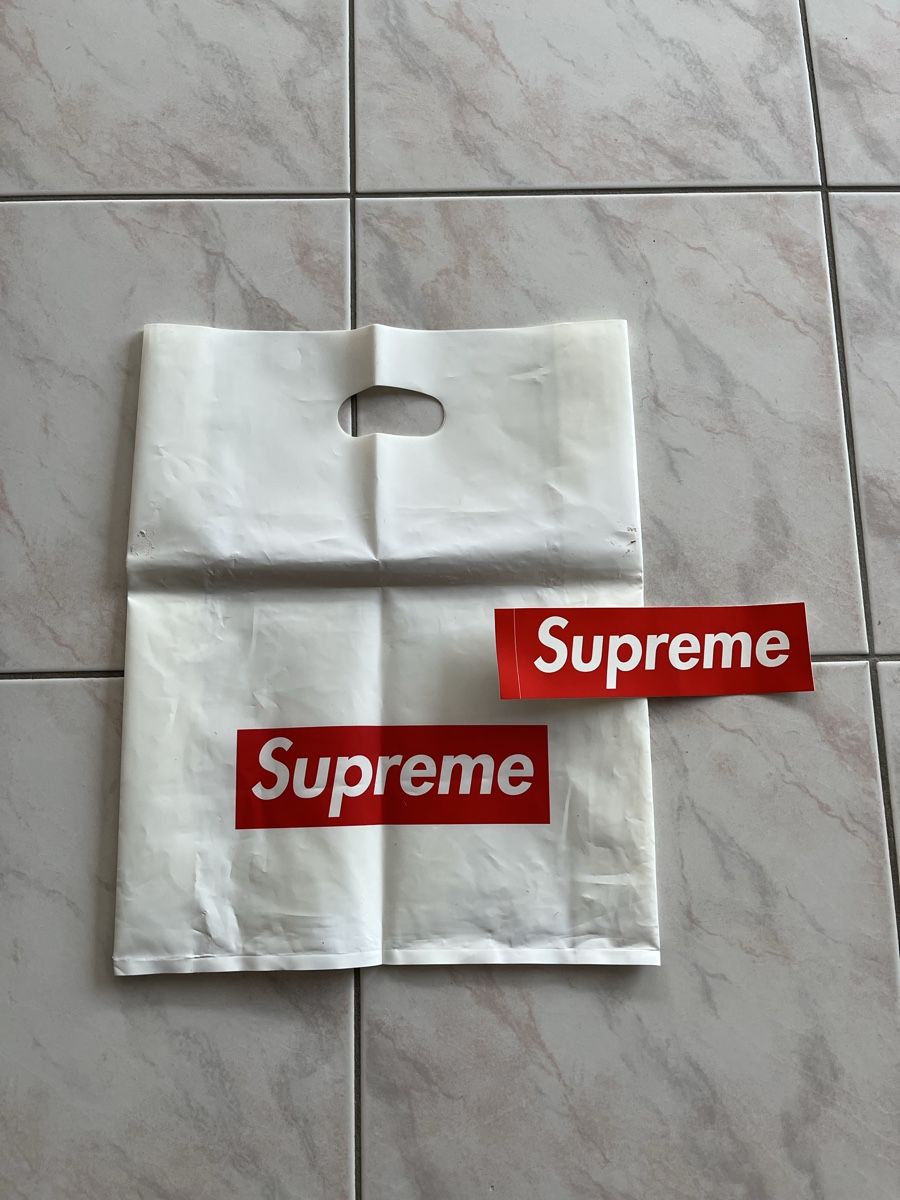Supreme Borse: Sac Supreme + sticker – Usato da etagnières venduto da isoz01 1