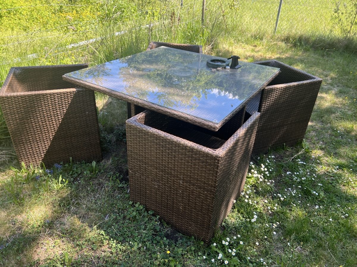 Set di tavolo e panche: Gartentisch mit passenden Stühlen – Usato da Bonaduz venduto da MalvinPMP 1