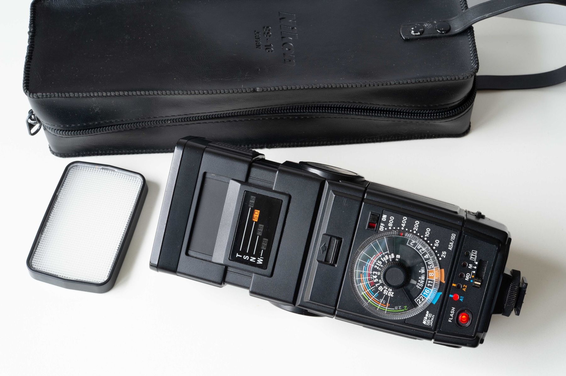 Nikon Blitze: Nikon SB-16 Blitz (inkl. WW-Diffusor, Tasche & Manual) – Gebraucht aus Schwerzenbach von floridan