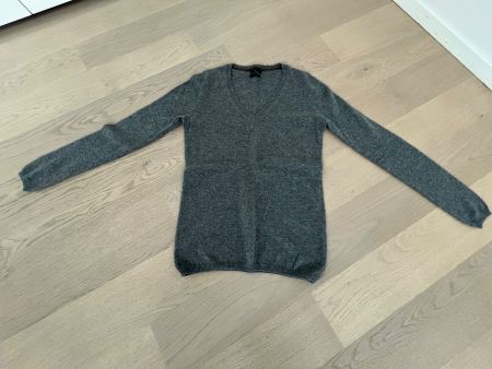 Grauer Pullover aus 100% Cashmere von Massimo Dutti, Gr. M