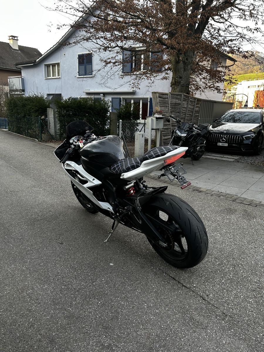 Accessori per altri veicoli: Yamaha R6 RJ11 mit MFK – Usato da Sissach venduto da Frecce3colori 3