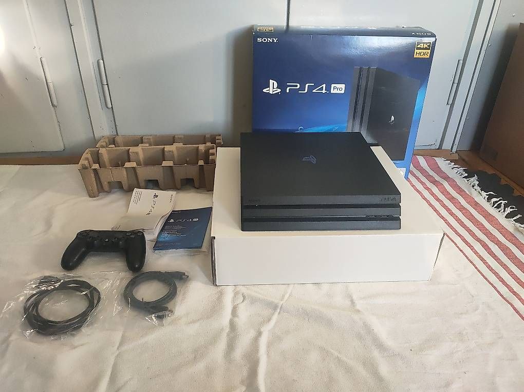 Console: PlayStation 4 Pro ? ottime condizioni – Usato da Agno venduto da ant_tx57