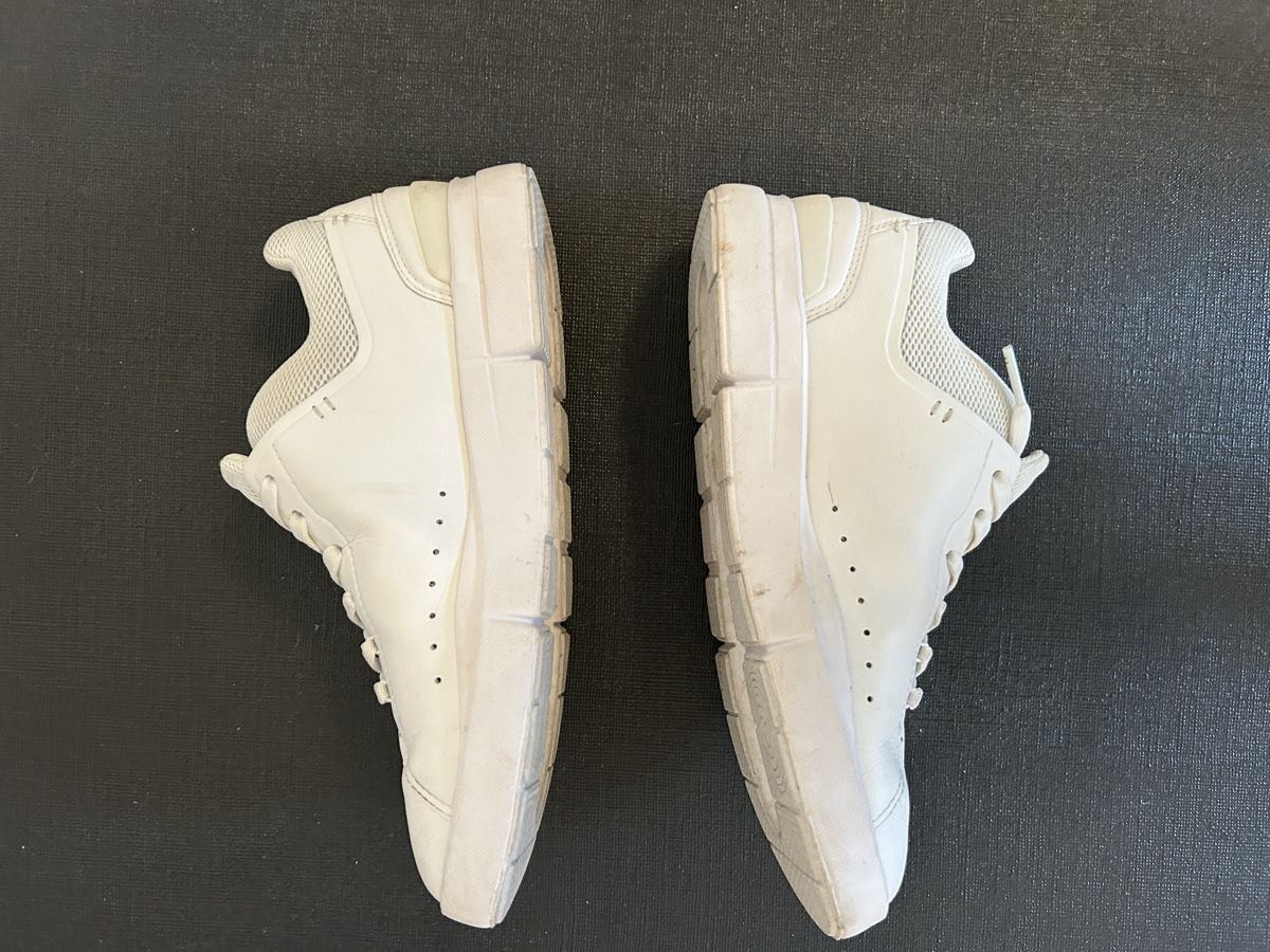 On Scarpe da donna: On The Roger Sneaker weiss Grösse 37 – Usato da Sargans venduto da OManz 4