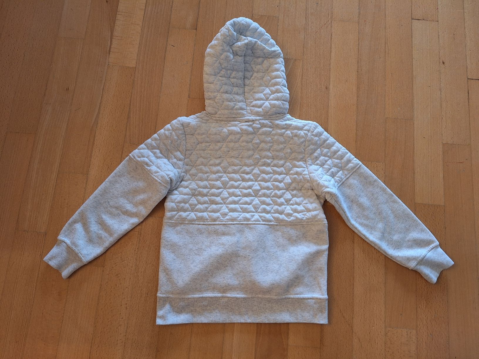 Pullover & Sweatshirts: Kapuzenpullover in Gr. 122 – Gebraucht aus Oberrieden von smarties949 1