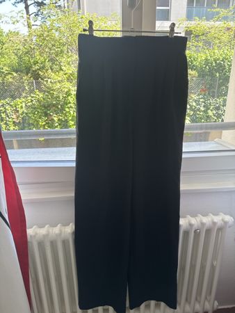 Pantalon noir élégant, idéal pour la saison fraîche!