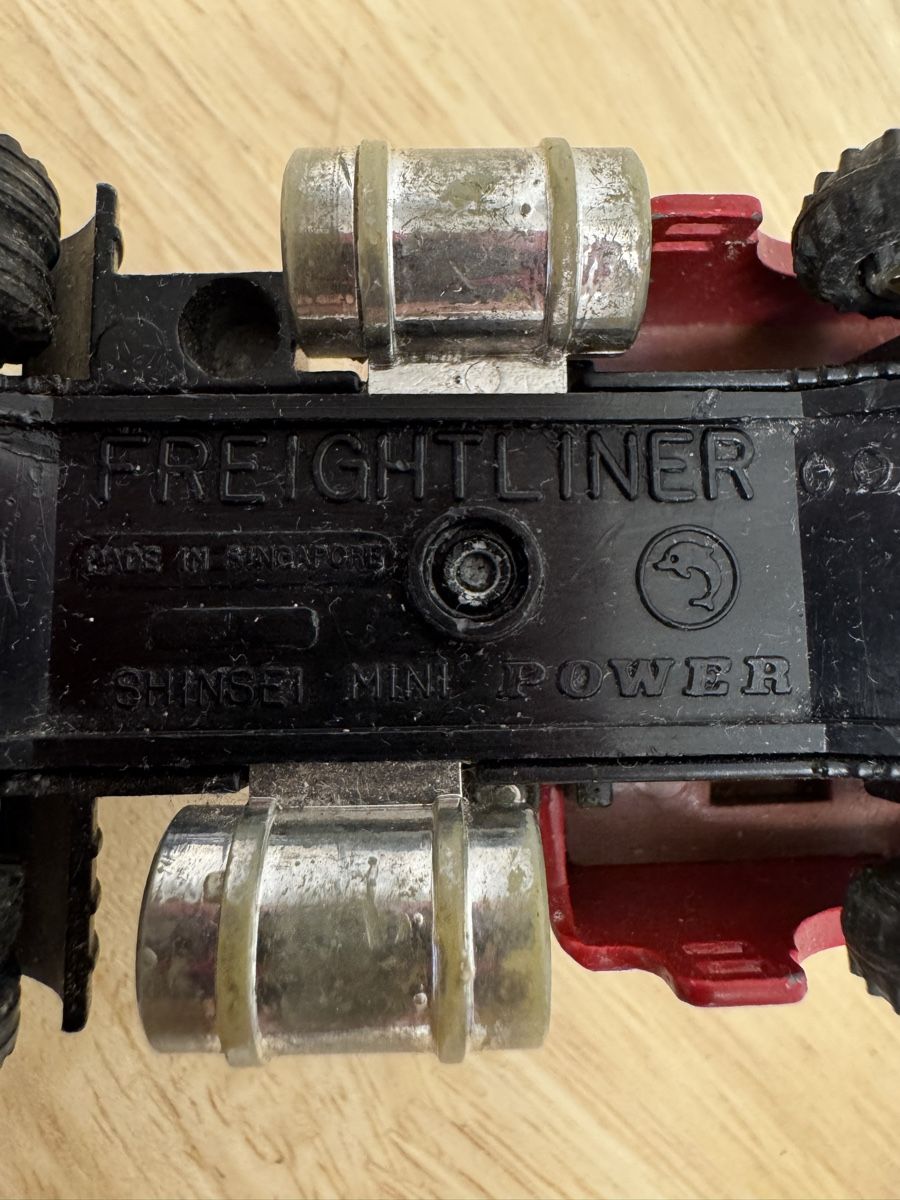 Freightliner Modellini d'auto: Spielzeug Lastwagen Freightliner Shinsei Mini Power rot – Usato da Birsfelden venduto da inf_l2yy 2