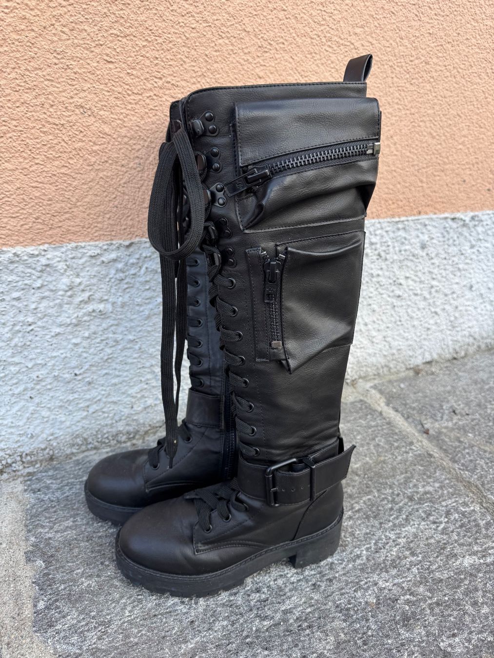 Chaussures femmes: Combat boots dollskill 37 – D'occasion à Lumino par mar_9pn2