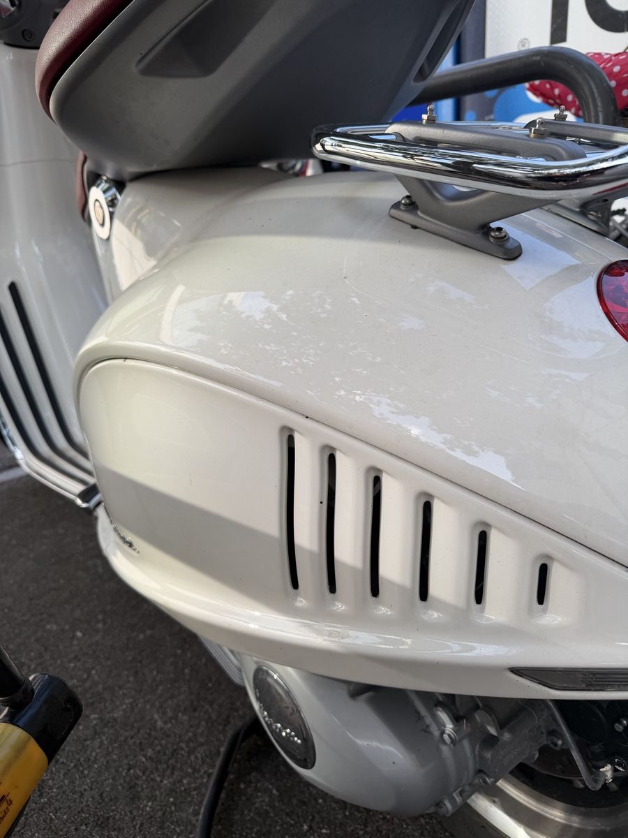 Vespa Scooter: Piaggio Vespa 946  – Usato da Zug venduto da OJ1212 9