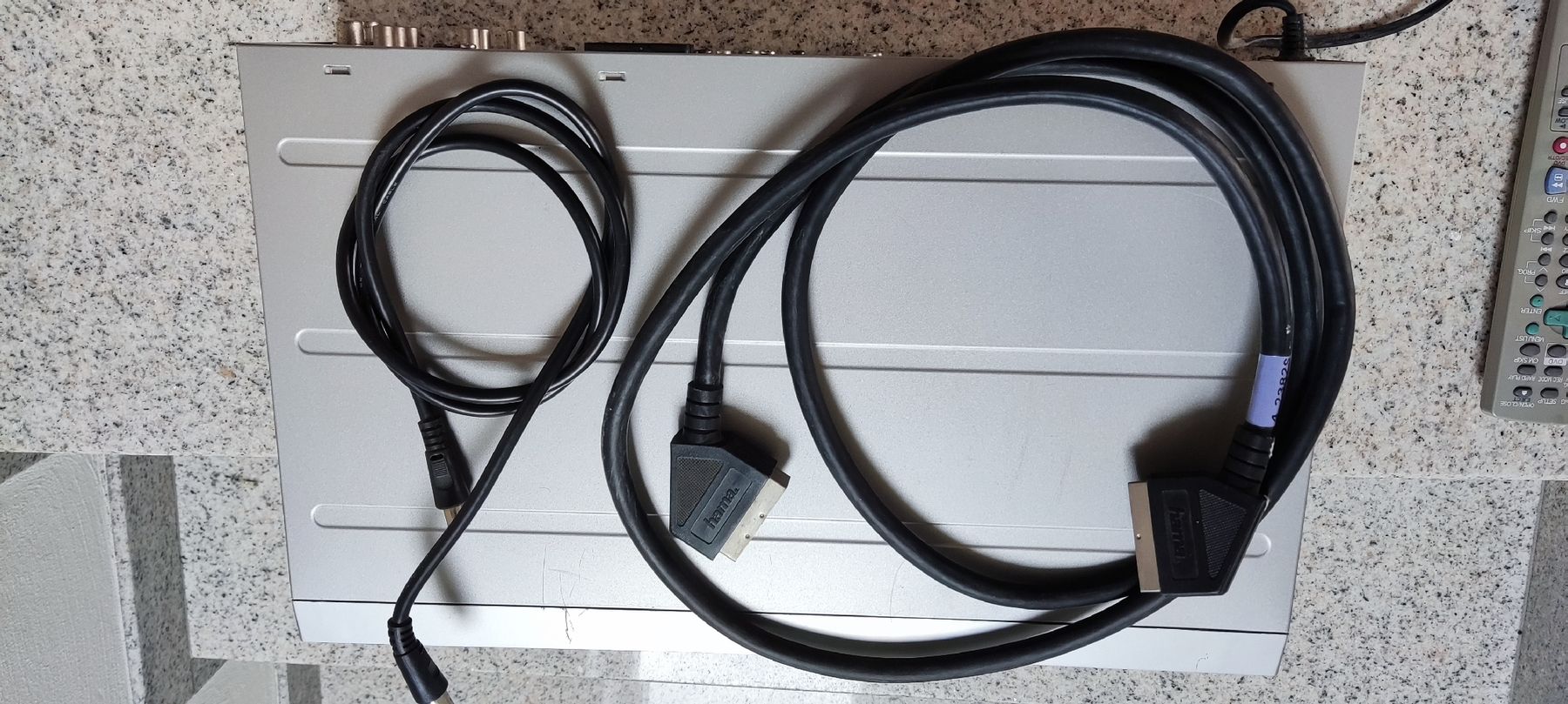 Sharp Aufnahmegeräte: DVD & VHS-Videorecorder DV-RW370 von SHARP – Gebraucht aus Schongau von  7