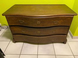 Commode régence en noyer