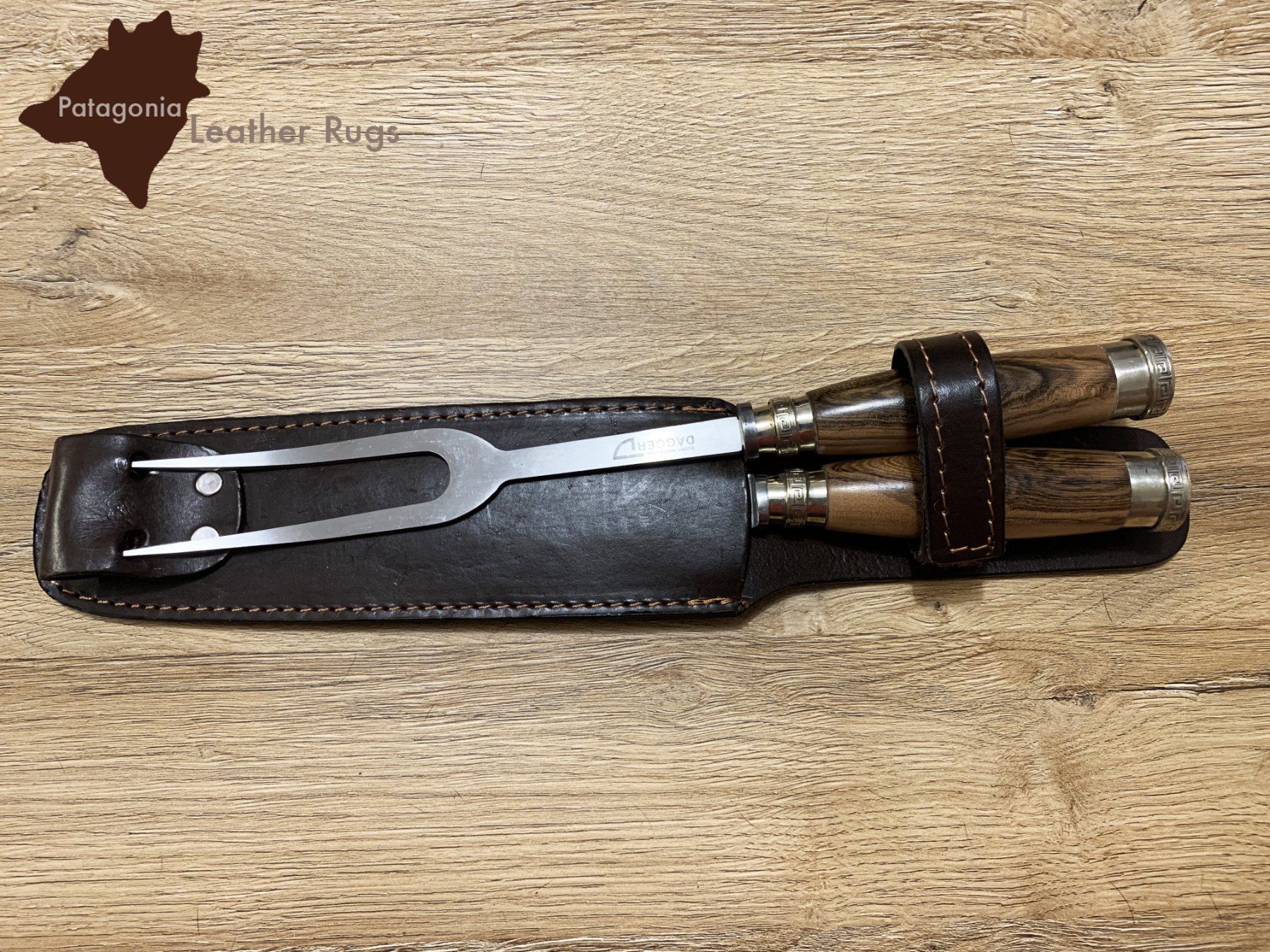 Set di posate: Tranchierset mit Fleischmesser und Fleischgabel mit Holzgrif – Nuovo e nell'imballaggio originale da Arbedo venduto da patagonialeatherrugs 2