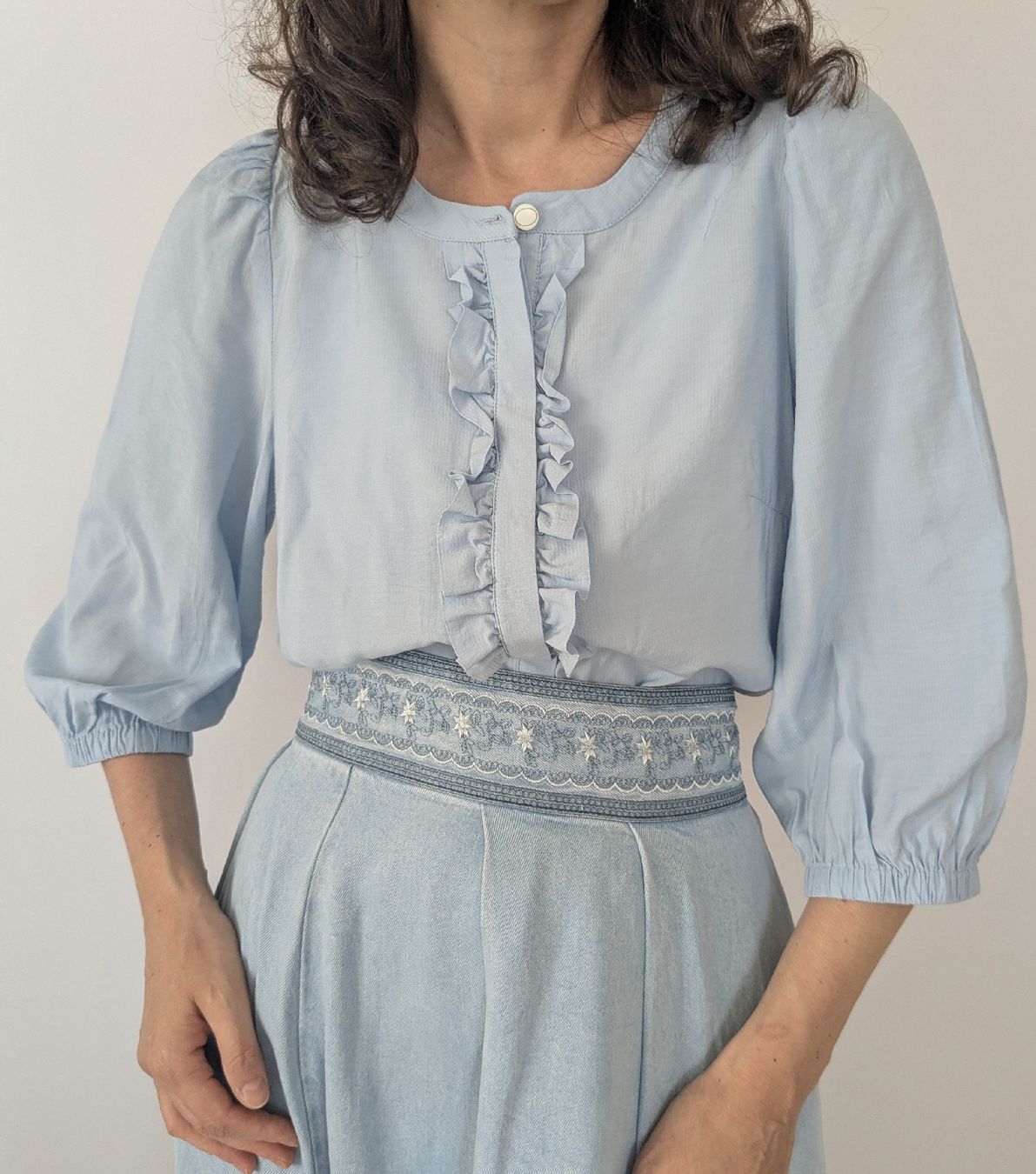 Camicette: Damen Bluse hellblau mit Rüschen Grösse S  – Usato da Rorschach venduto da olg_5qq2