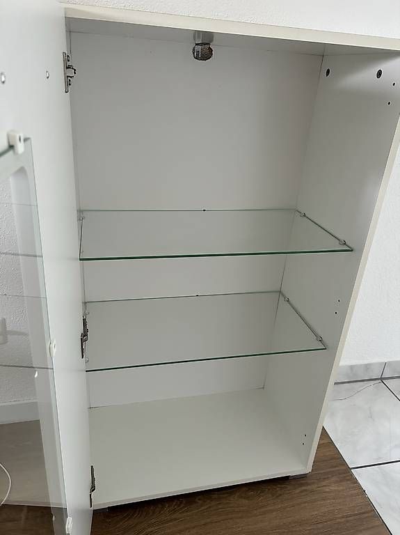 Vitrinen: Weisse Vitrinen / Kommoden – Gebraucht aus Märstetten von mag_bak 3