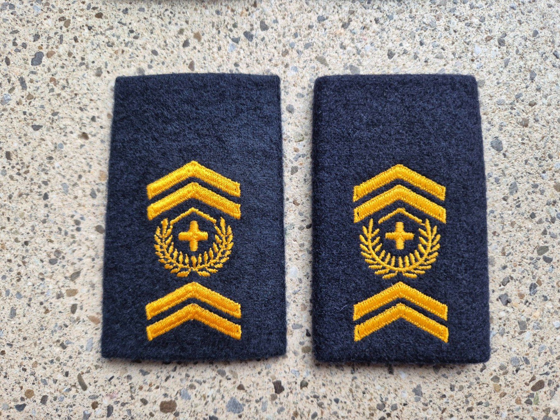 Schweizer Armee Placchette & Badge: * Gradabzeichen Patten Stabsadjutant Set Luftwaffe * – Nuovo e nell'imballaggio originale da Riedholz venduto da fr_sIruP
