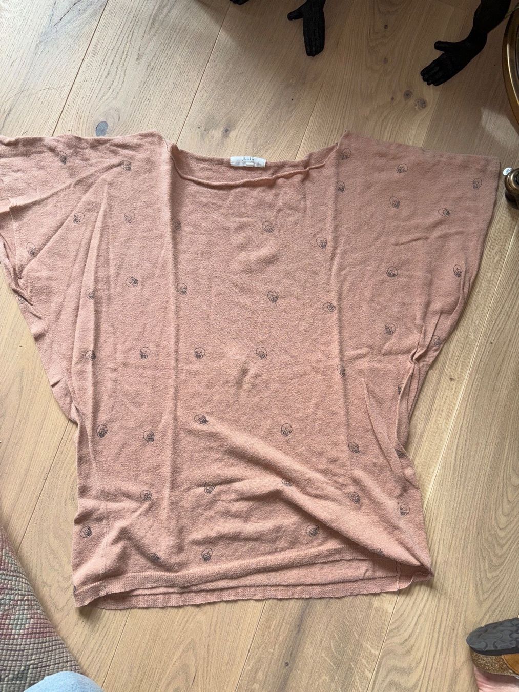 Tops: Pull très léger sans manches avec têtes de mort – Gebraucht aus Genève von bha_jcf5
