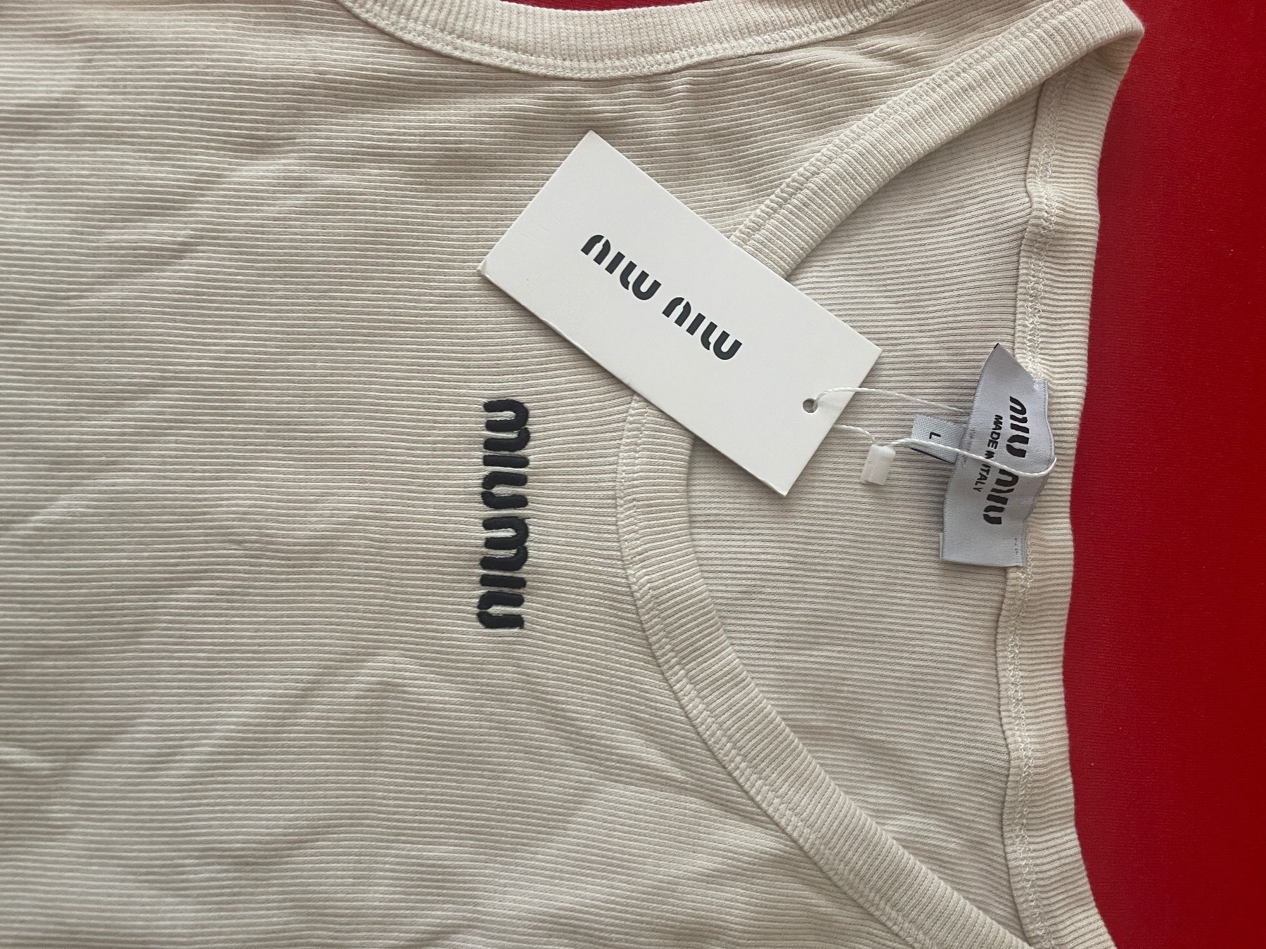 Miu Miu Top: Miu Miu Top,Cr.M – Nuovo (secondo la descrizione) da Bolligen venduto da Aquella71 1