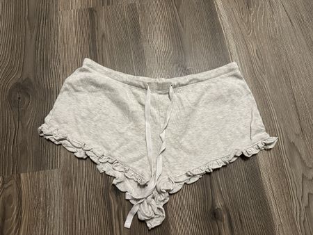 H&M pyjama Shorts grau mit Rüschen Gr. S