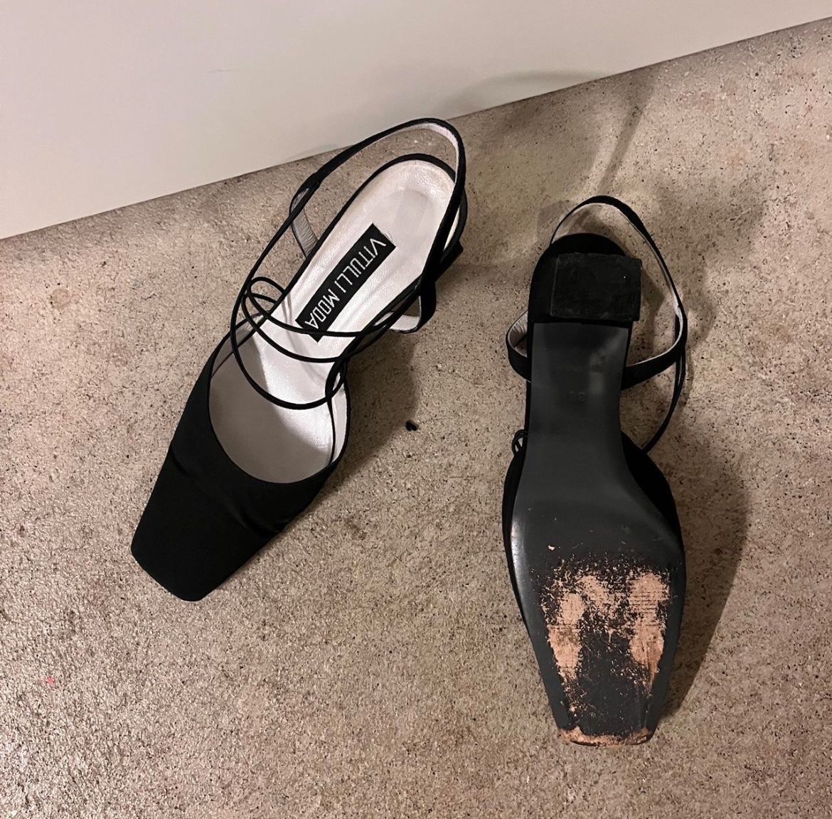Scarpe da donna: Strappy Kitten Heels / Sandalen – Usato da Solothurn venduto da janedevillaz 1
