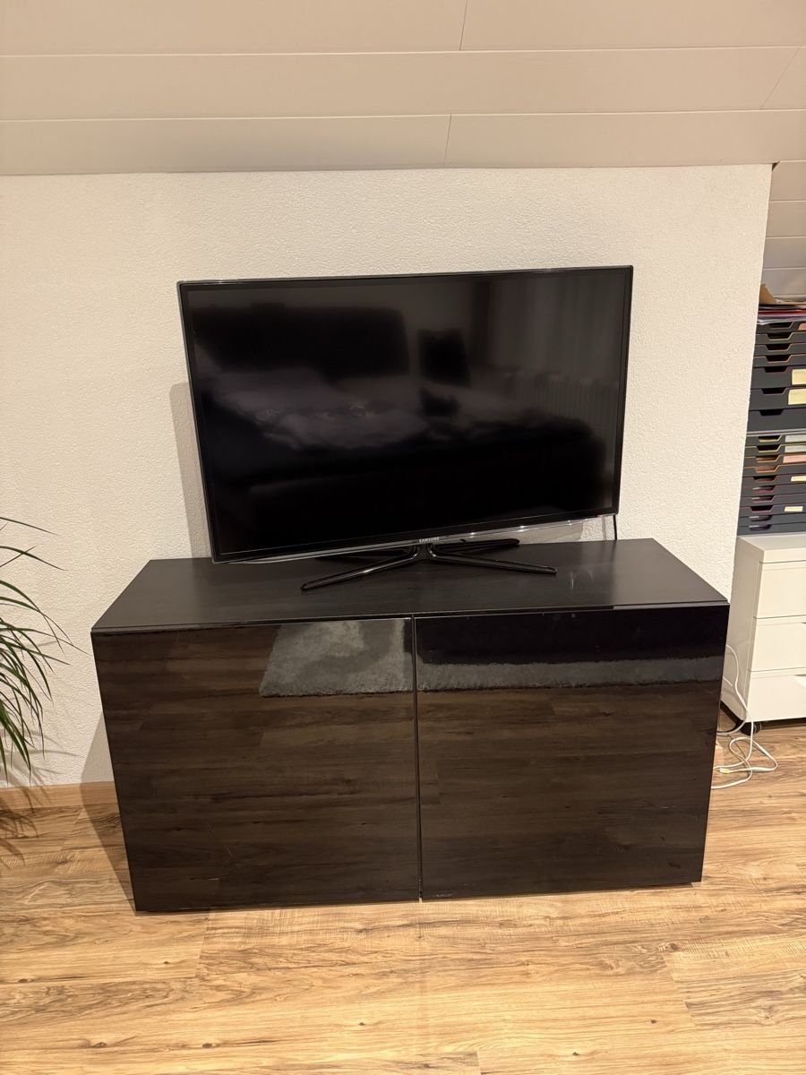 Commodes: Schwarze Kommode – D'occasion à Flawil par ara_pdx9