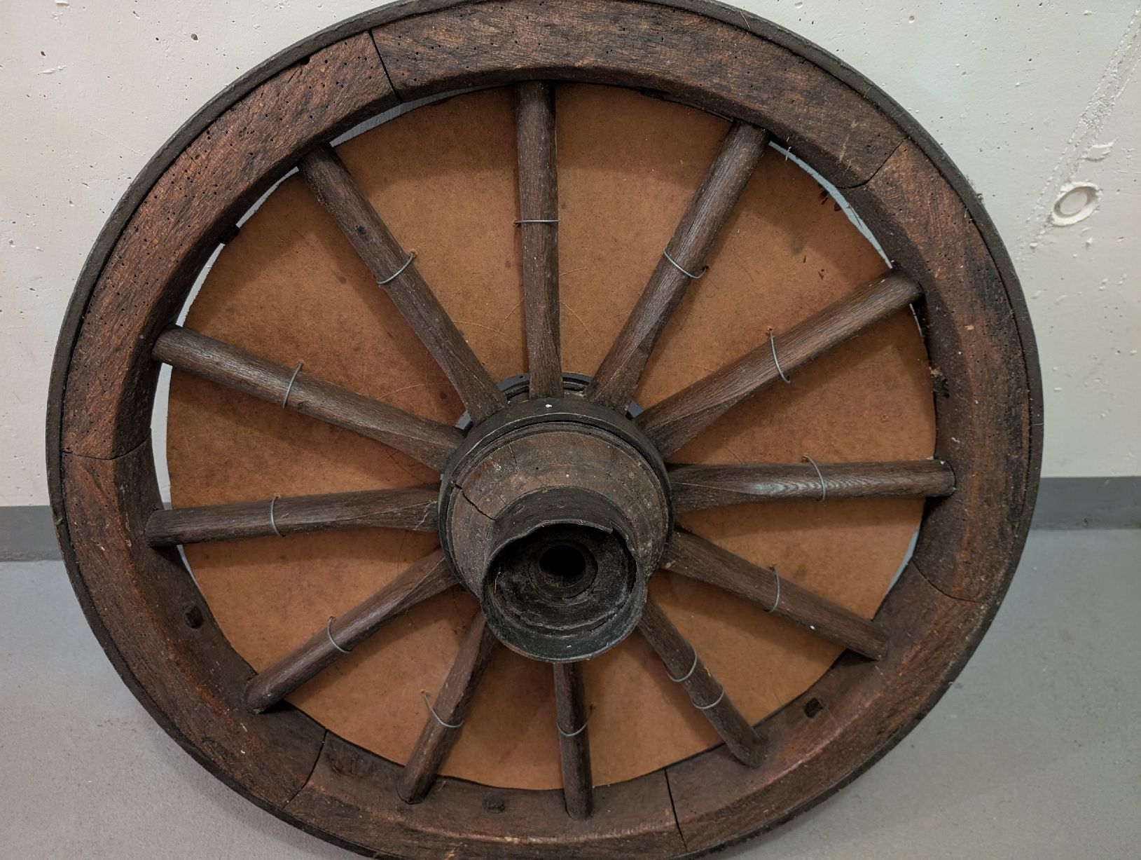 Pneumatici & Ruote complete: Altes Wagenrad, Durchmesser 81cm – Usato da Rieden AG venduto da Lombego 6