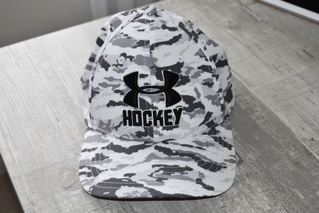 Under Armour Hockey Cap, Kappe, L/XL, weiss-grau Camo, neu