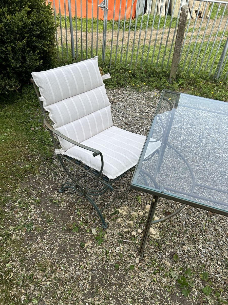 Tavoli: Gartentisch mit 6 Stühlen, 100 % wetterbeständig, robust  – Usato da Bretzwil venduto da Artist6 2