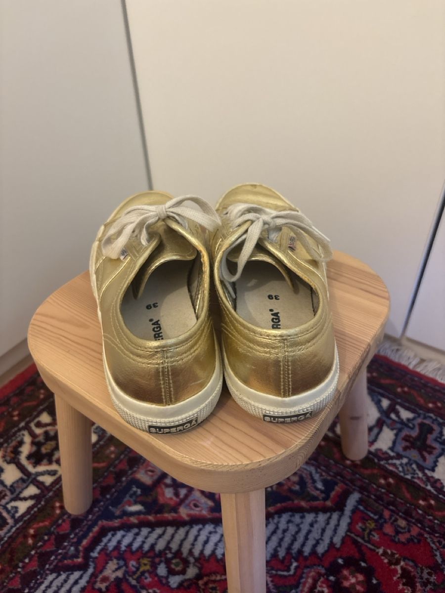 Superga Scarpe da donna: Basket Superga dorée – Usato da Pully venduto da miss3shai 2