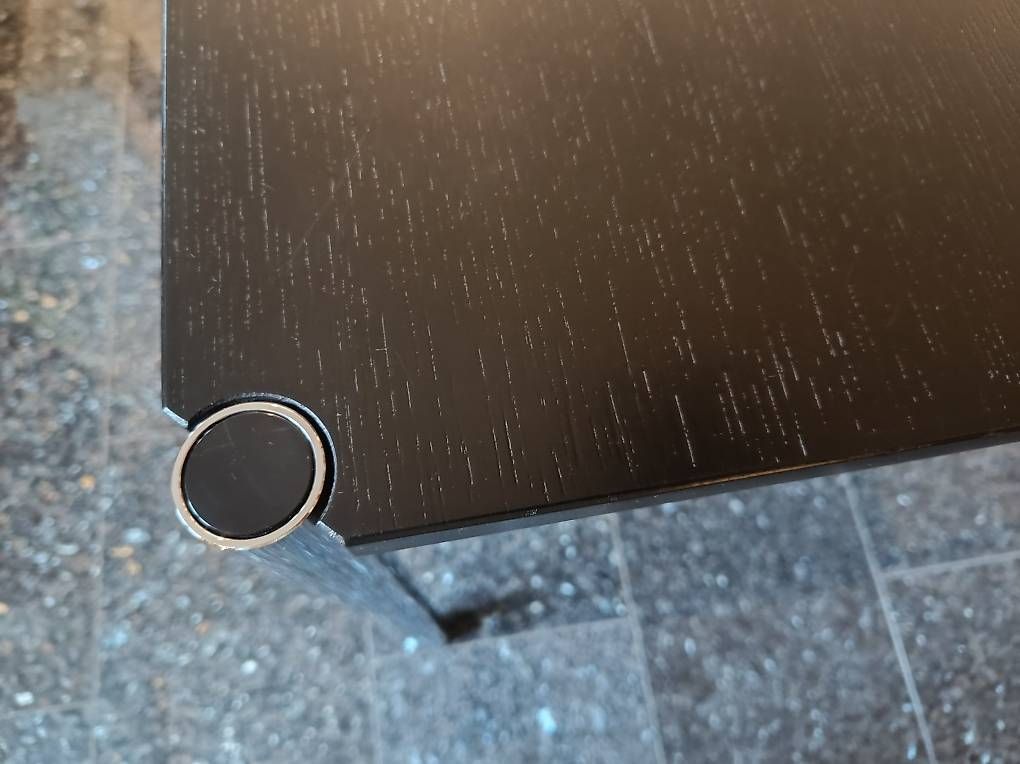 USM Tavoli: Grosser USM Tisch – Usato da Weite venduto da Sculpture 4