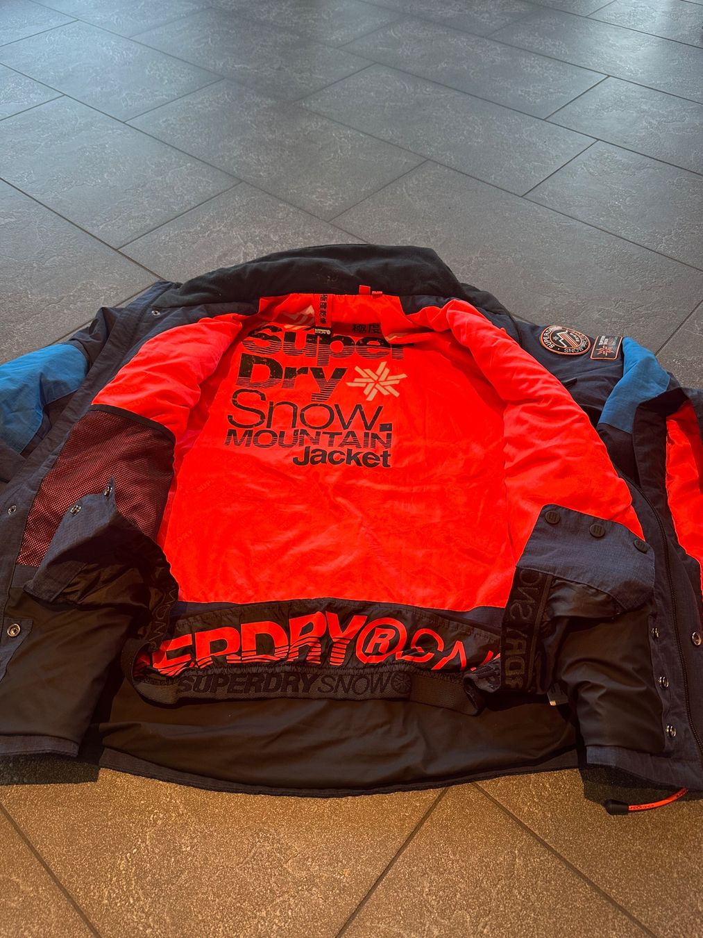 Superdry Giacche: Skijacke & Hose – Usato da Krauchthal venduto da Sukra1 2