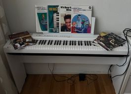 E-Piano inkl. Ständer und Noten