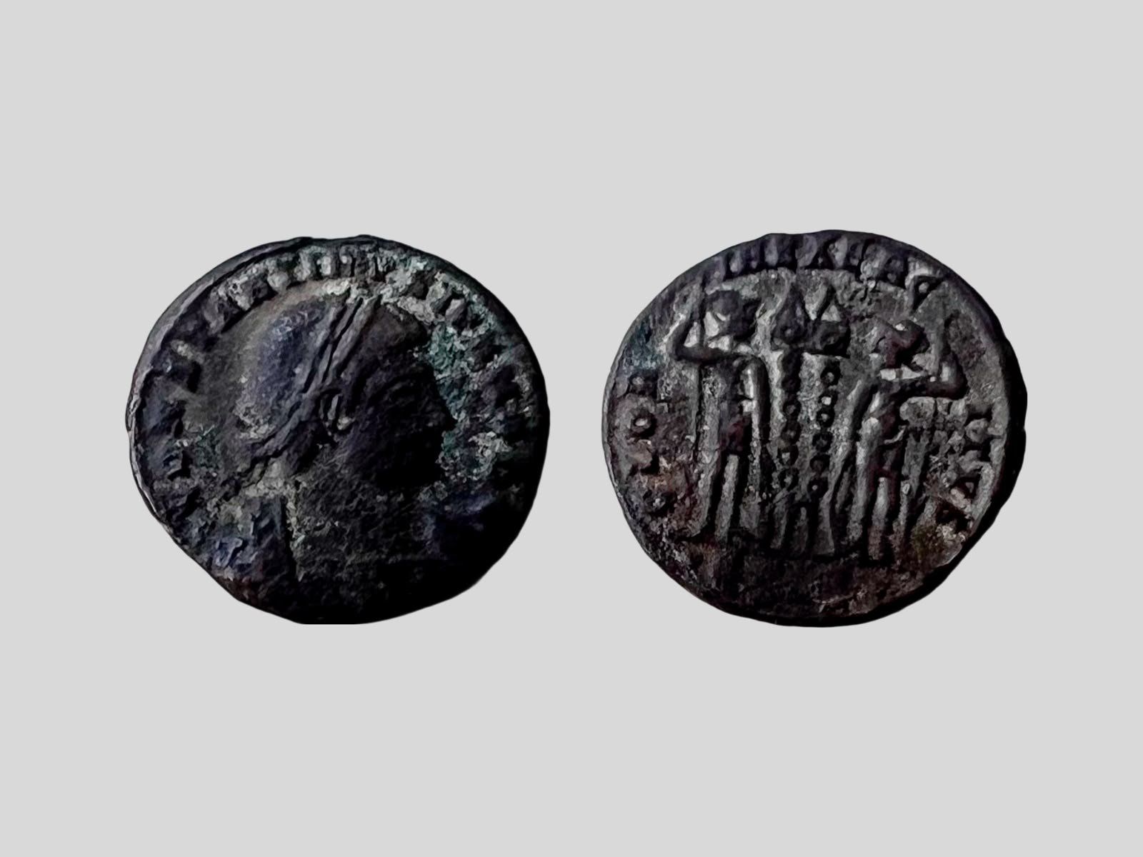 Alle Münzen: AB 1.- Follis oder Nummus 4. oder 5. Jh. (2) – Gebraucht aus Wohlenschwil von Amadeus-Auctions