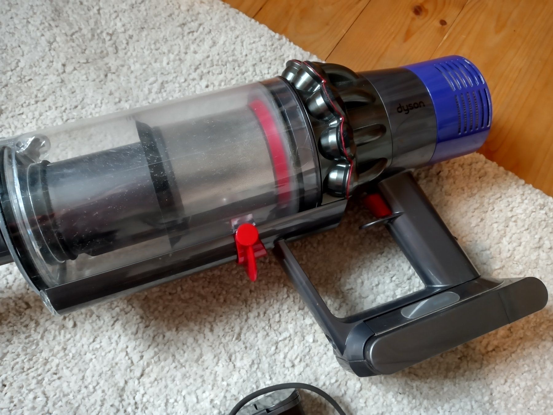 Dyson Aspirapolveri & Accessori: Dyson V10 Staubsauger – Usato da Prez-vers-Siviriez venduto da Monija70 5