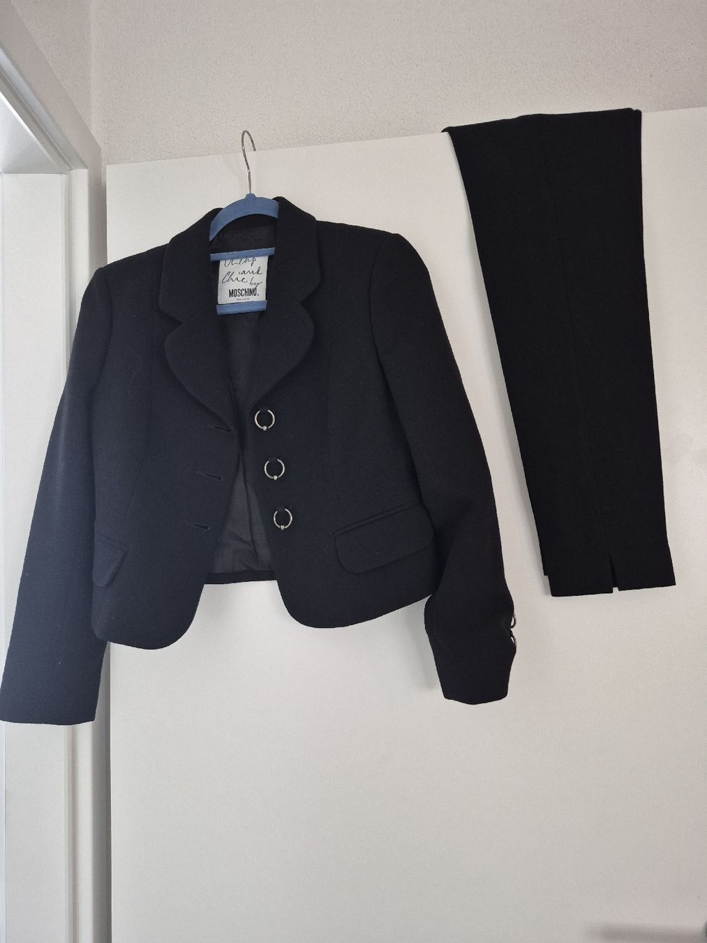 Moschino Kleiderpakete: Ensemble tailleur Moschino, noir élégant - Taille 36 – Neu (gemäss Beschreibung) aus St-Pierre-Clages von _RV